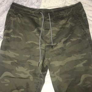 men’s camo joggers